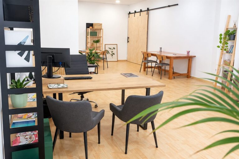 Interior del espacio de coworking de Espacio Multiservicios en Villaviciosa